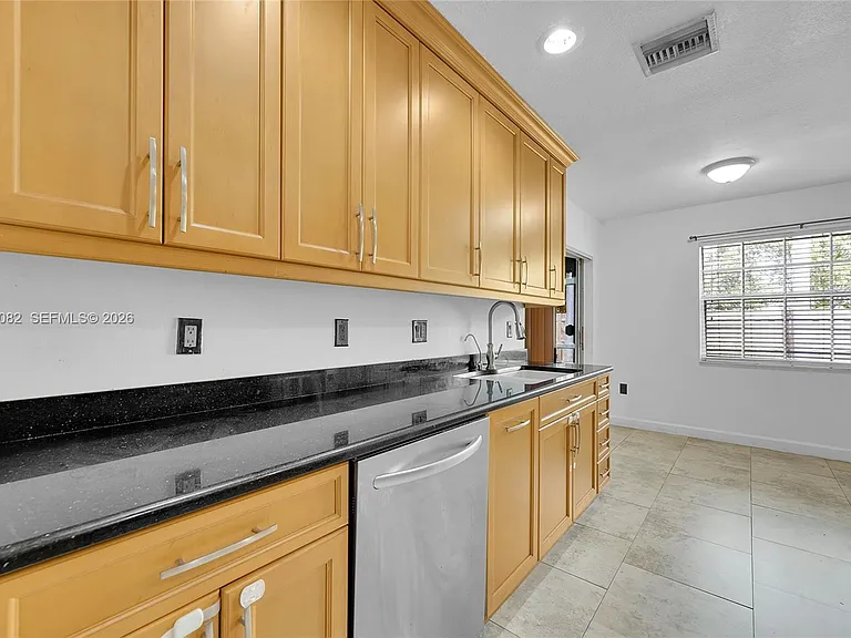 5520 NW 49th Ave — Photo 10