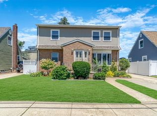 189 Buscher Ave, Valley Stream, NY 11580