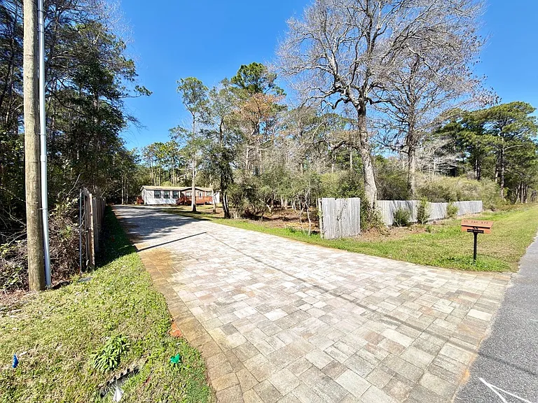 55 Oak Ave — Photo 1