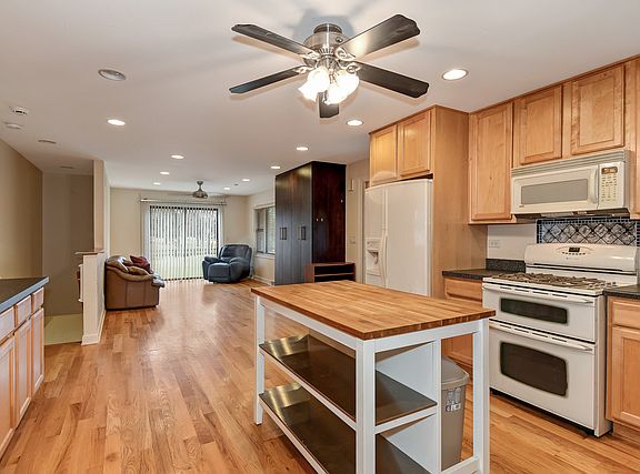 5th image of 1110 Woodcrest Dr