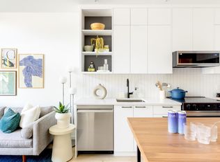 1075 Tillicum Rd #104, Esquimalt, BC V9A 2A4