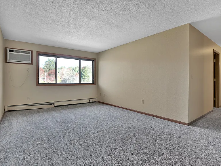 Oakridge Apartments — Photo 16