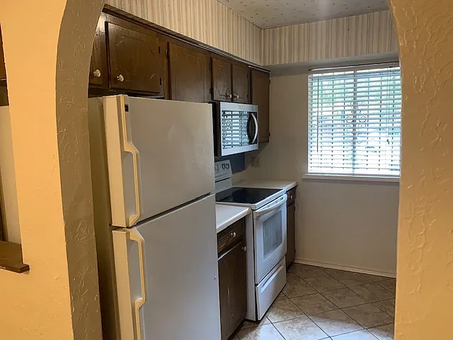 3 bed, 2.5 bath, 1376 sqft, $1,750 — Photo 1
