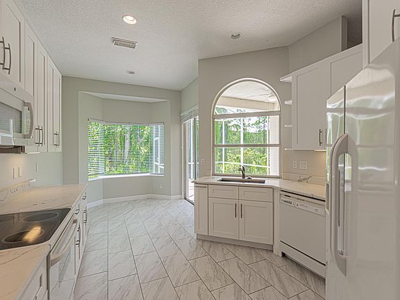 5th image of 669 SW Andros Cir