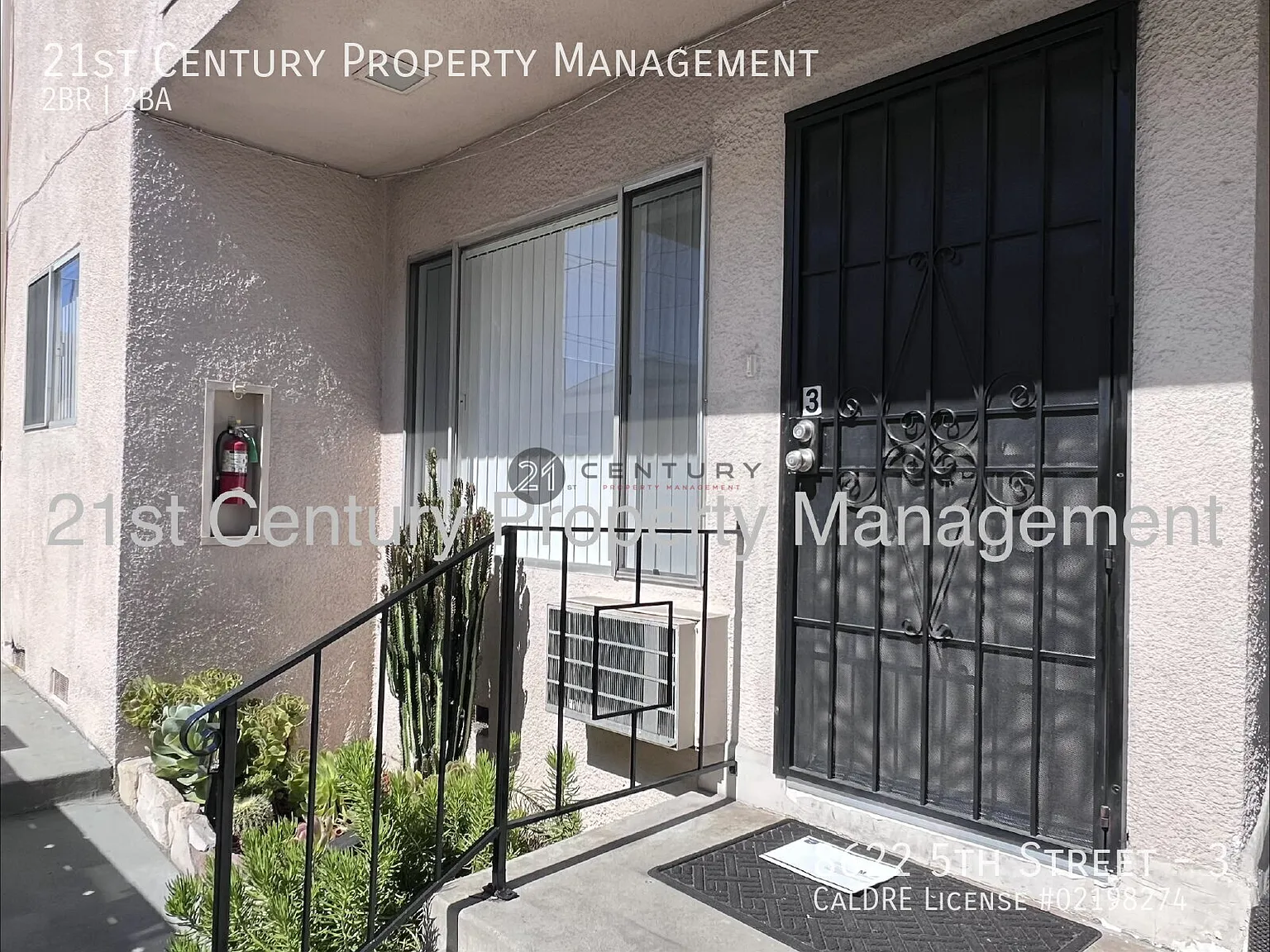 Beautifully Upgraded 2 Bedroom - Ground Floor - Apartment in Downey — Photo 2