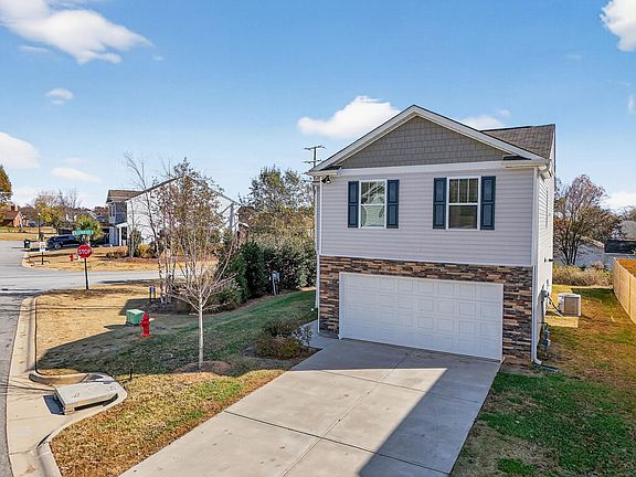 2nd image of 1013 Bridlebrook Trl