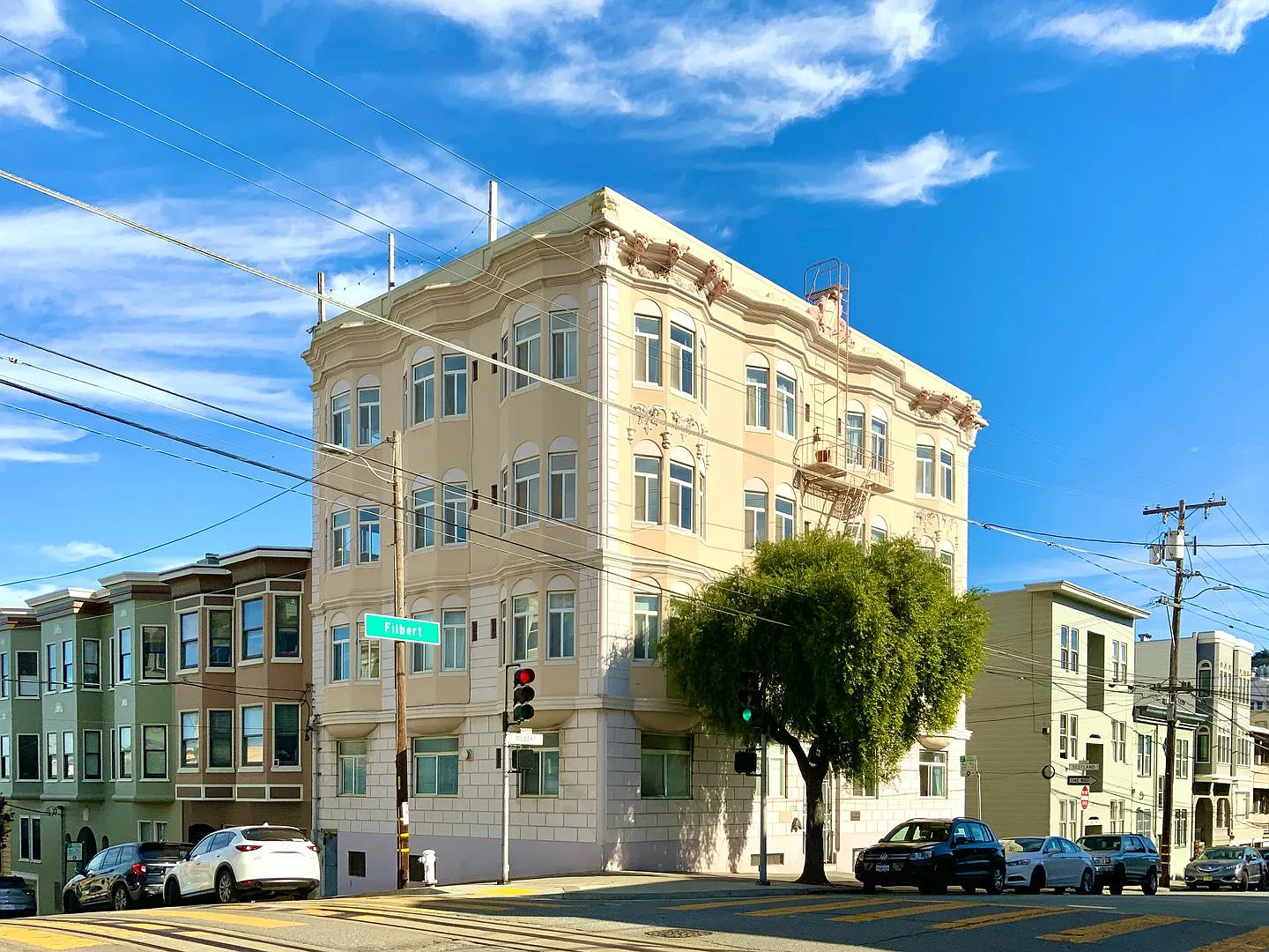 Large 2br. Dishwasher! Laundry On-Site! Excellent Location! — Photo 1
