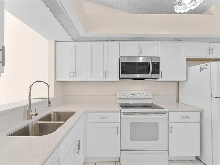 1113 Lucaya Cir — Photo 2