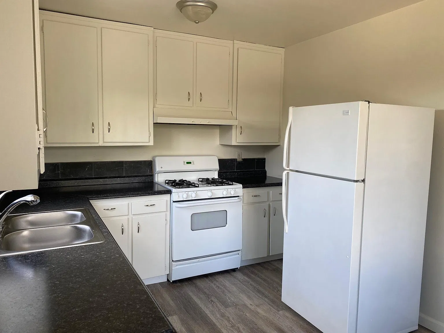 2 bed, $2,550 — Photo 2