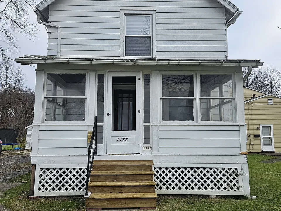 1162 Parkman Rd NW