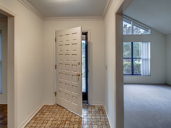 3rd image of 2252 Foxwood Dr