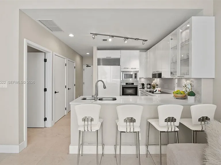 6799 Collins Ave #209 — Photo 9