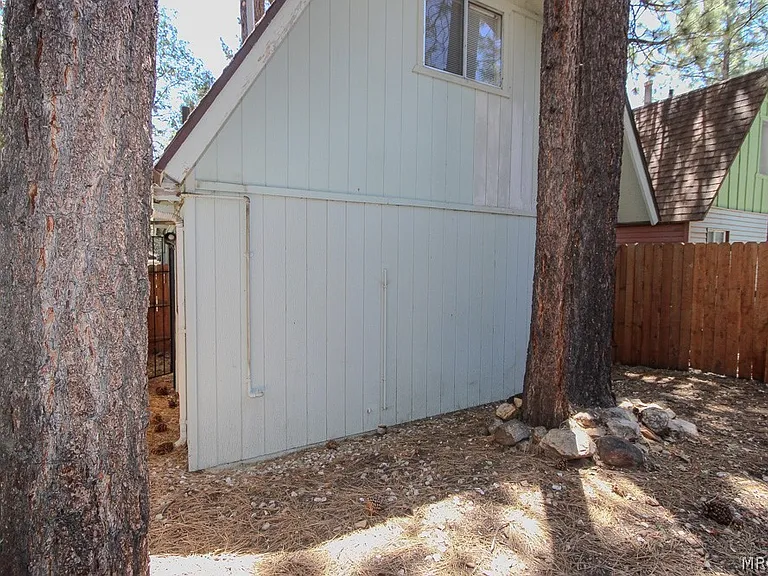 370 Victoria Ln — Photo 18