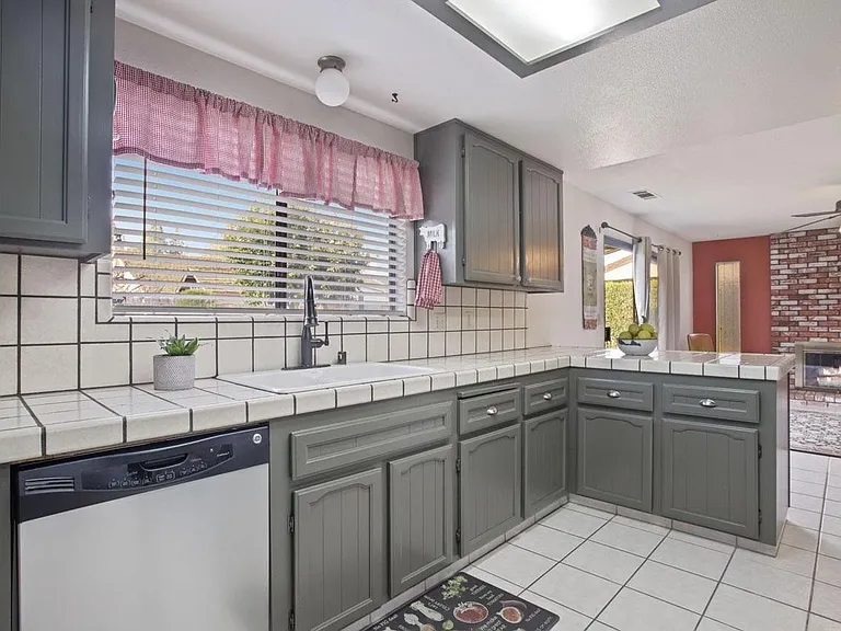 5205 Verdi Way — Photo 23