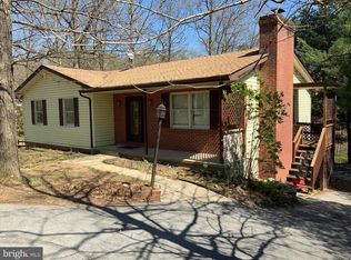 26 Hoover Dr, Inwood, WV 25428