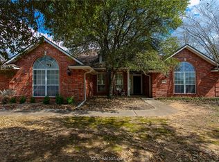 1879 Arrington Rd, College Station, TX 77845
