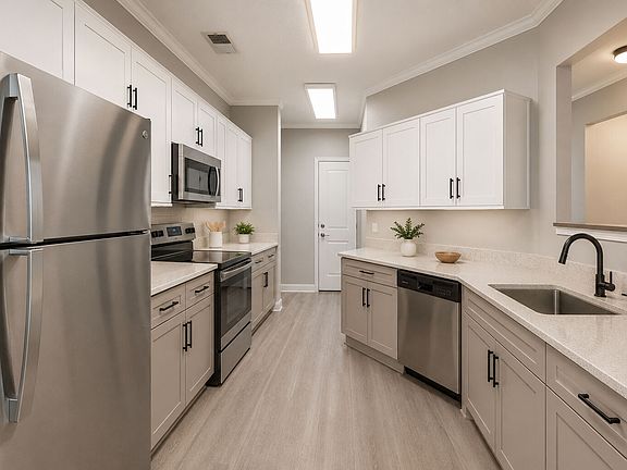 3rd image of 1400 Summit Ln #3B