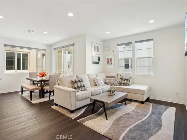 320 Ford Rd, Costa Mesa, CA 92627