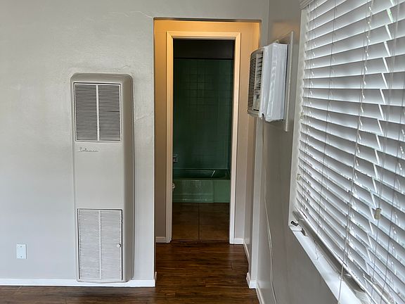 5th image of 5008 Riverton Ave Unit 1/4