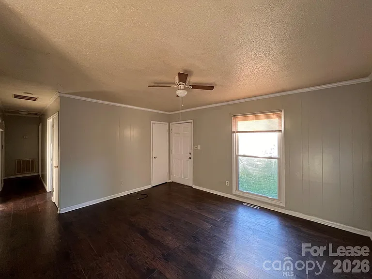 1144 Ellen Ave — Photo 2