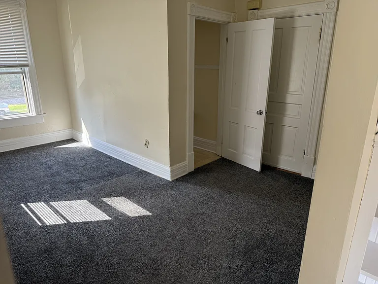 525 Dunbar Ave #3 — Photo 2