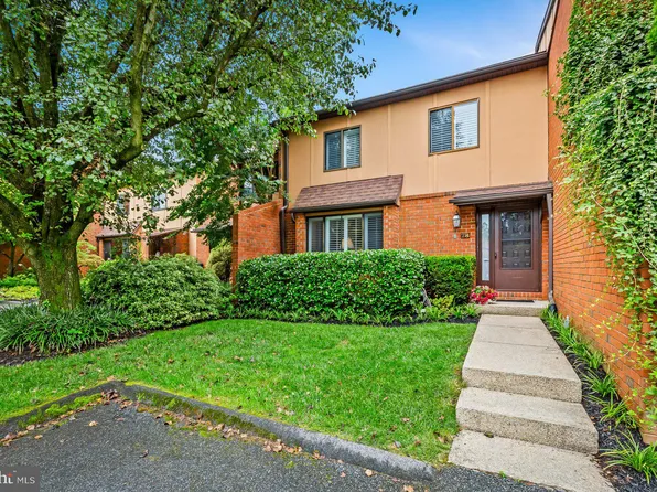 28 Lacosta Ct, Towson, MD 21204