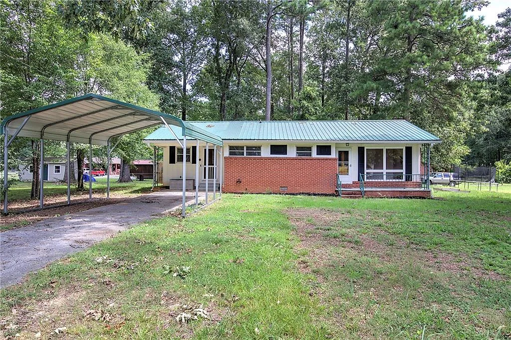2 bed, 1.0 bath, 1203 sqft, $1,200 — Photo 1