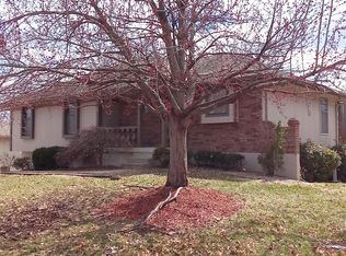 712 SE Diamond Ct, Blue Springs, MO 64014