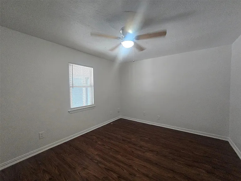 918 Winnie St #101 — Photo 6