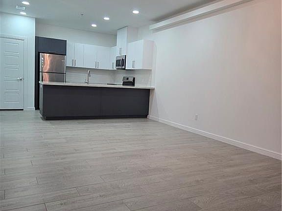 5th image of 901 Yuma Ave #1301