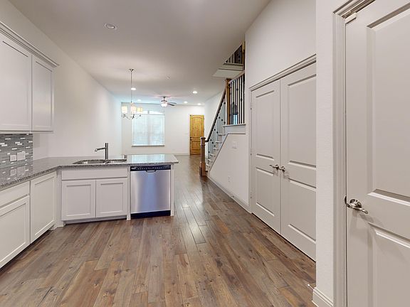 5th image of 2401B Cort Dr