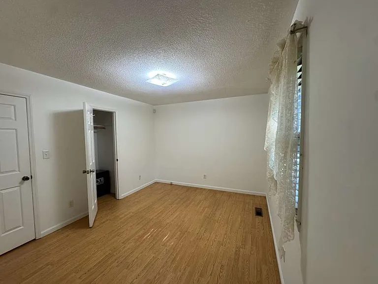 4221 Valley Cir — Photo 12