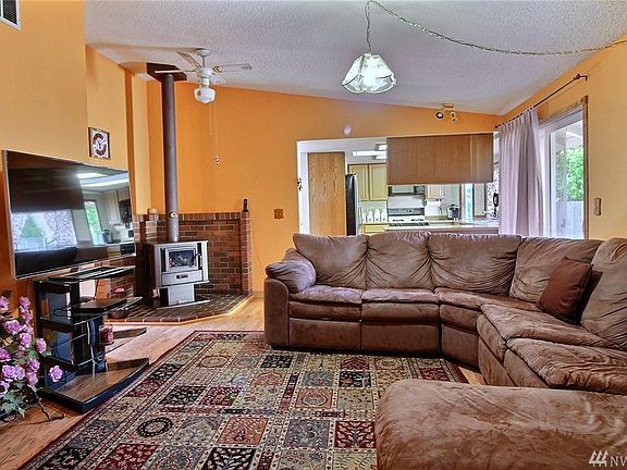 4th image of 408 Sawmill Ct SE