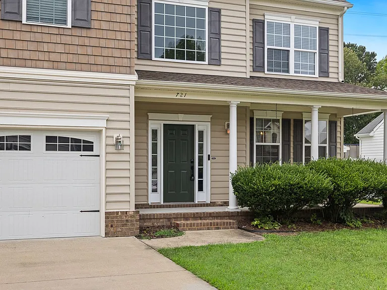 721 Tyler Way — Photo 4