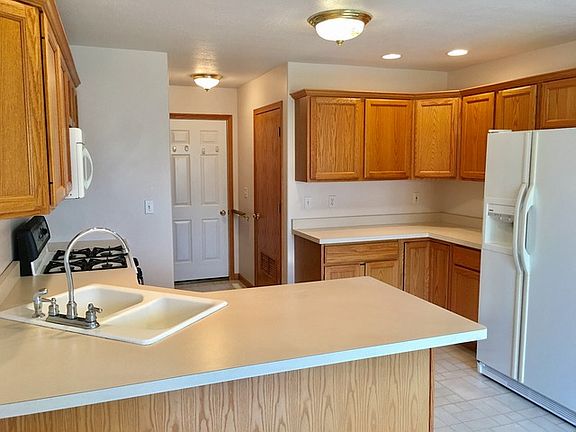 4th image of 325 N Hamilton Dr