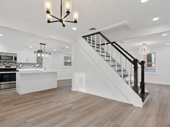 24 Railroad St, Methuen, MA 01844