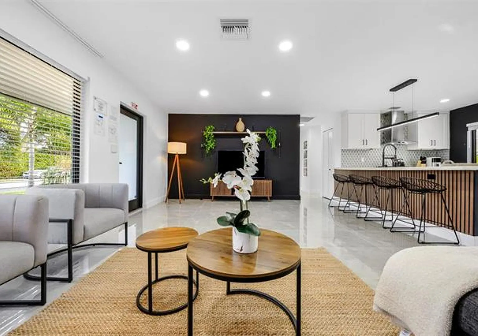 2925 NE 1st Ave # 2925, Wilton Manors, FL 33334 — Photo 3