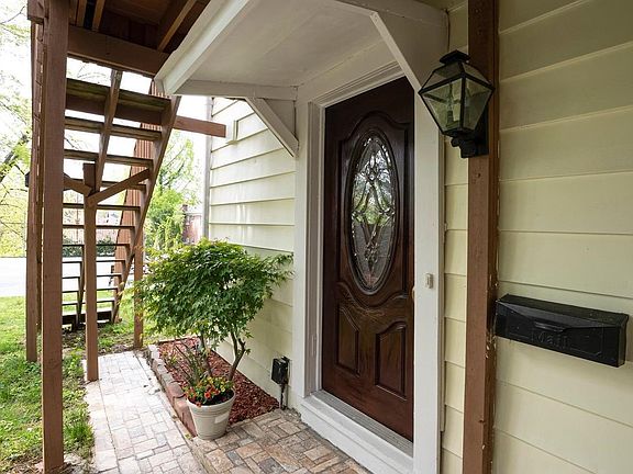 Private entrance on the side of the house