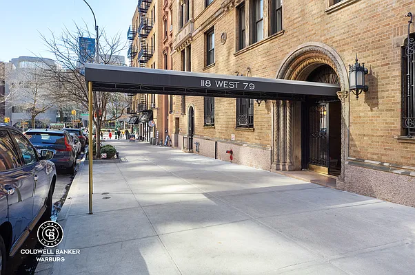 Sold by Coldwell Banker Warburg | media 10