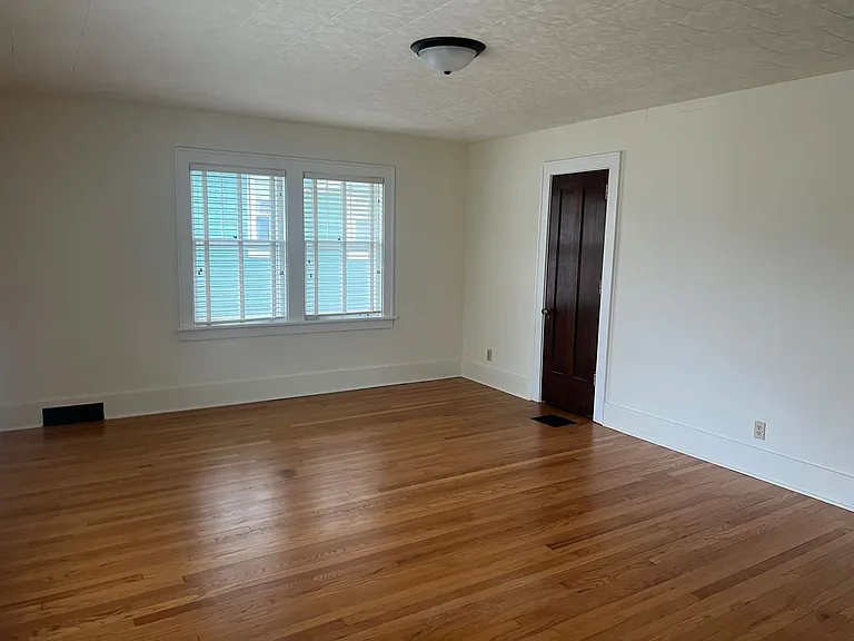 240 W Locust St — Photo 12