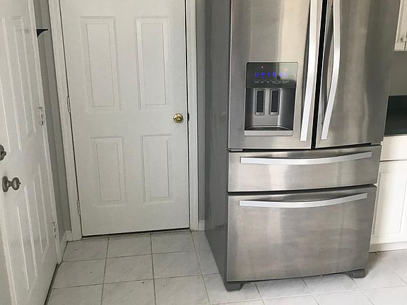 5th image of 3530 S Kennedy Dr