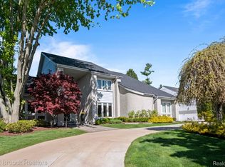 6566 Bristol Dr, West Bloomfield, MI 48322