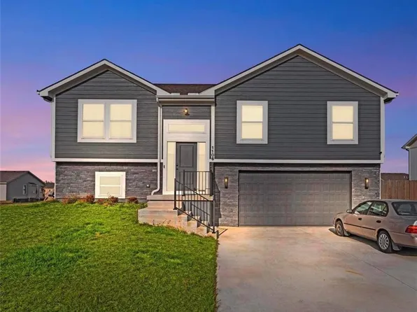 1106 NW 3rd St, Oak Grove, MO 64075