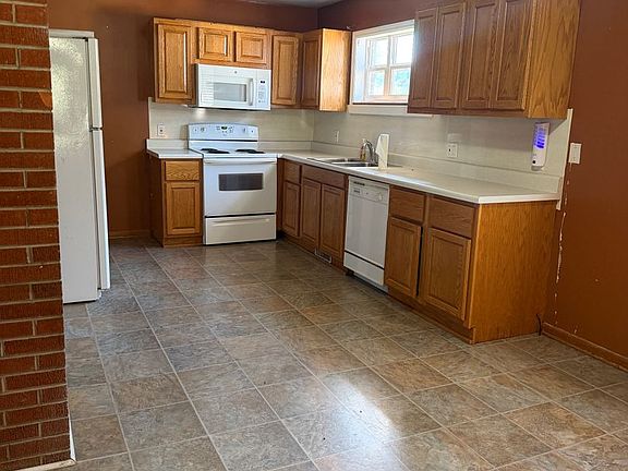 5th image of 1905 Vickers Ln