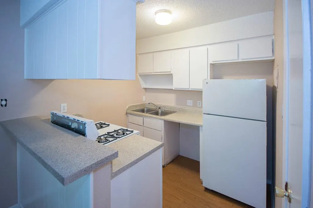 Studio, 1.0 bath, 400 sqft, $725 — Photo 1