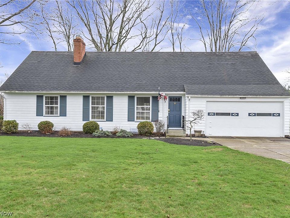 1st image of 25891 Chaucer Dr