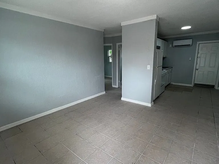 2371 Edwin St NE #C — Photo 5