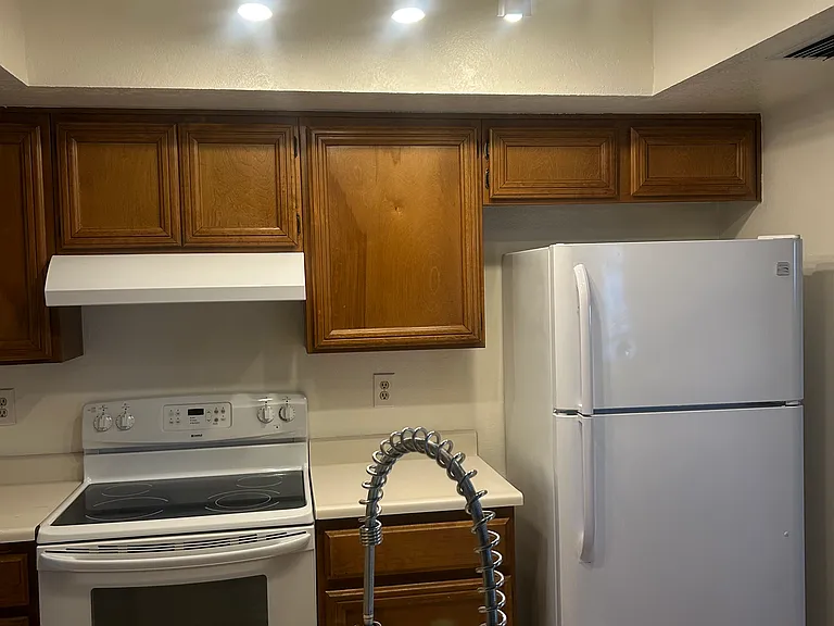 726 E Villa Dr #II — Photo 2