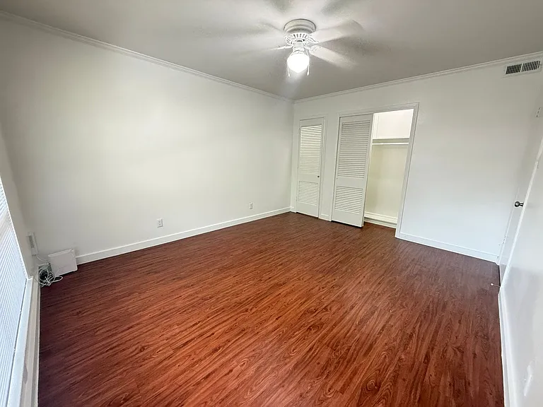 Lorrain Apartments — Photo 42