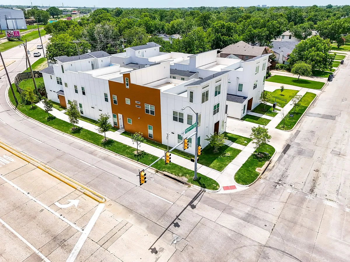 Building Photo - 2509 Benbrook Blvd #902